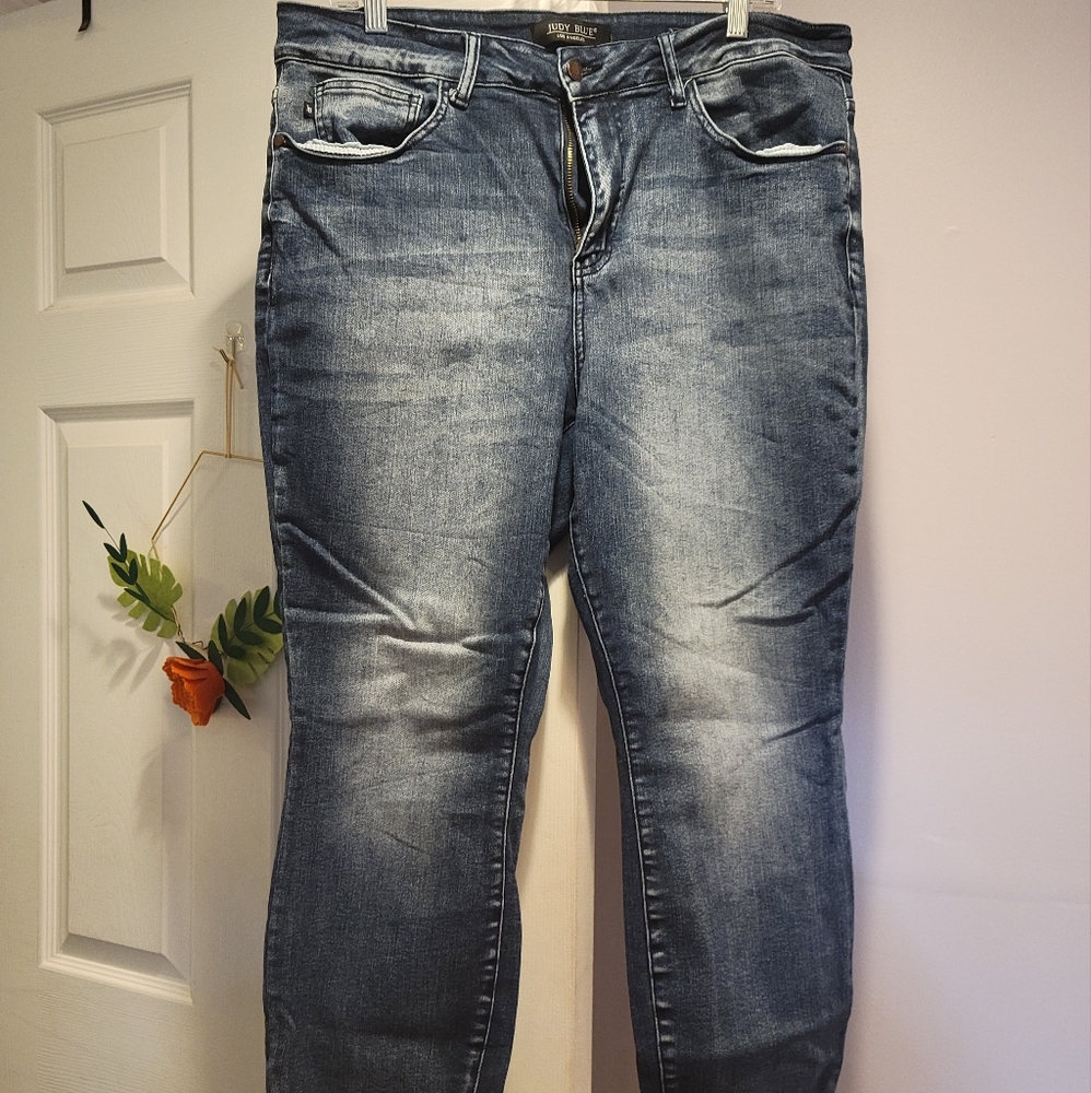 Judy blue distressed jeans